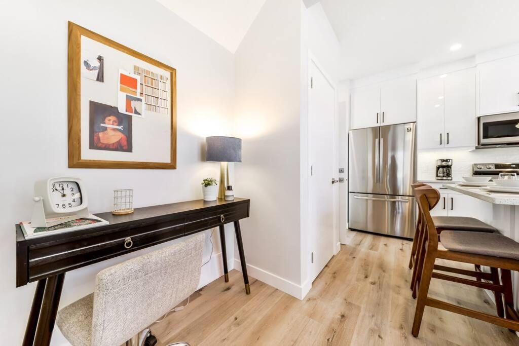 Modern Nordic Escape, 3Br Near Wem & Dt, Aircon & Fireplace, Wifi, Sleeps 6! إيدمونتون المظهر الخارجي الصورة