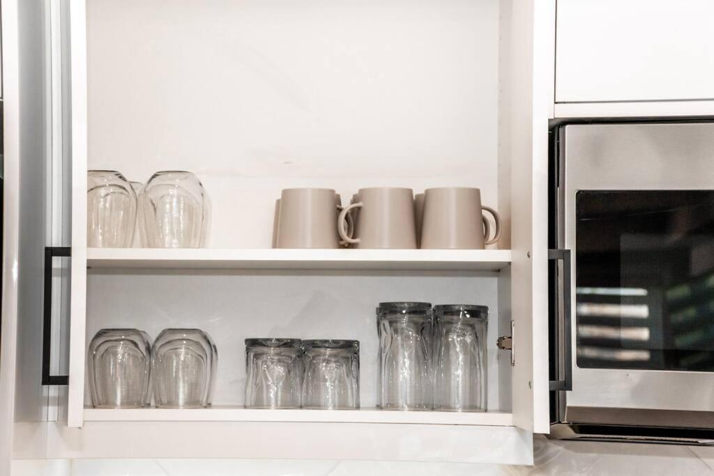 Modern Nordic Escape, 3Br Near Wem & Dt, Aircon & Fireplace, Wifi, Sleeps 6! إيدمونتون المظهر الخارجي الصورة