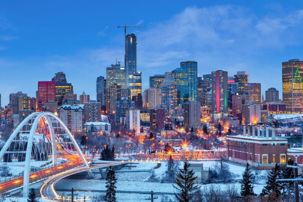 Modern Nordic Escape, 3Br Near Wem & Dt, Aircon & Fireplace, Wifi, Sleeps 6! إيدمونتون المظهر الخارجي الصورة
