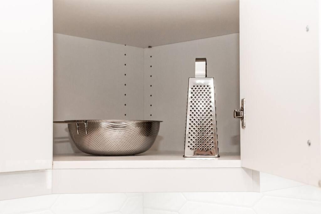 Modern Nordic Escape, 3Br Near Wem & Dt, Aircon & Fireplace, Wifi, Sleeps 6! إيدمونتون المظهر الخارجي الصورة
