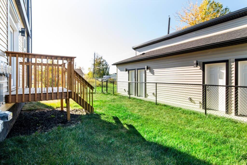 Modern Nordic Escape, 3Br Near Wem & Dt, Aircon & Fireplace, Wifi, Sleeps 6! إيدمونتون المظهر الخارجي الصورة